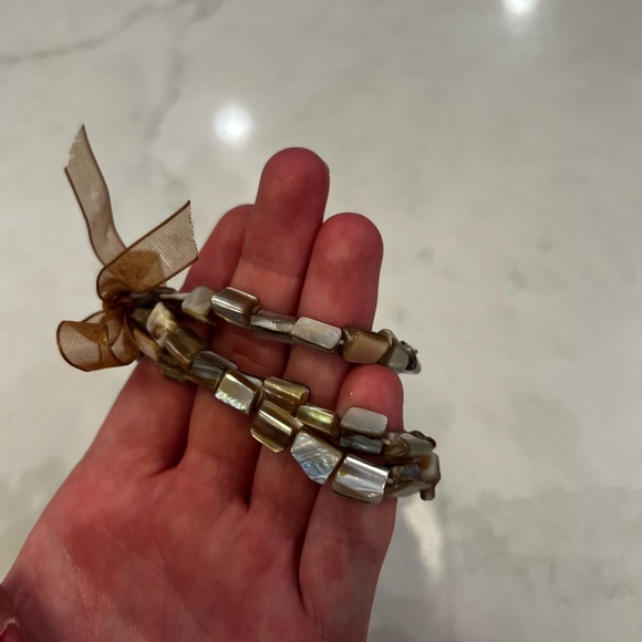 Elegant Brown Shell Beaded Bracelet Set - Picture 3 of 4